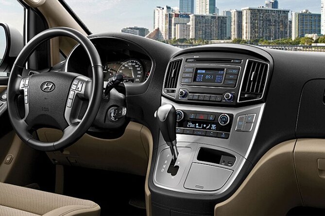 Private Transfer Tahiti Airport PPT to Papeete Urban Area by Van - The private Hyundai minivan and group size