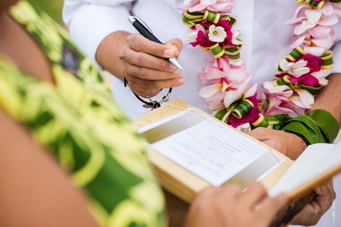 Professional Photo Shooting in Moorea, unique session adapted - Is $303.66 a fair price?