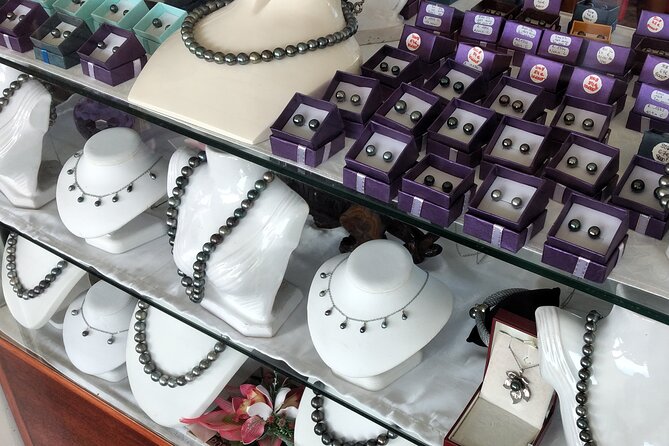 Raiatea-Beautiful Black Pearl of Tahiti and the Vanilla of Tahaa - The pearl farm and Tahitian black pearls