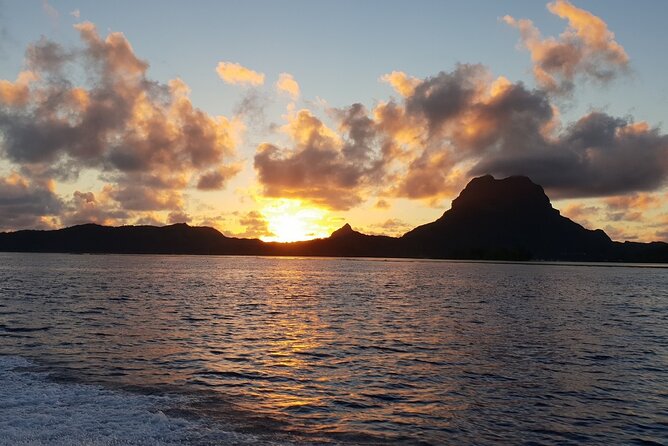 Reef Discovery Private Sunset Cruise in Bora-Bora - Watching the sun between Motu Tapu and Teavanui Pass