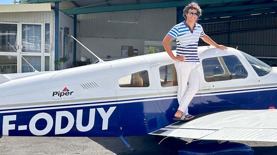 Tahiti: Full Day island tour with private jet flight (Cessna, Piper) - Taking off over Tahiti and Moorea
