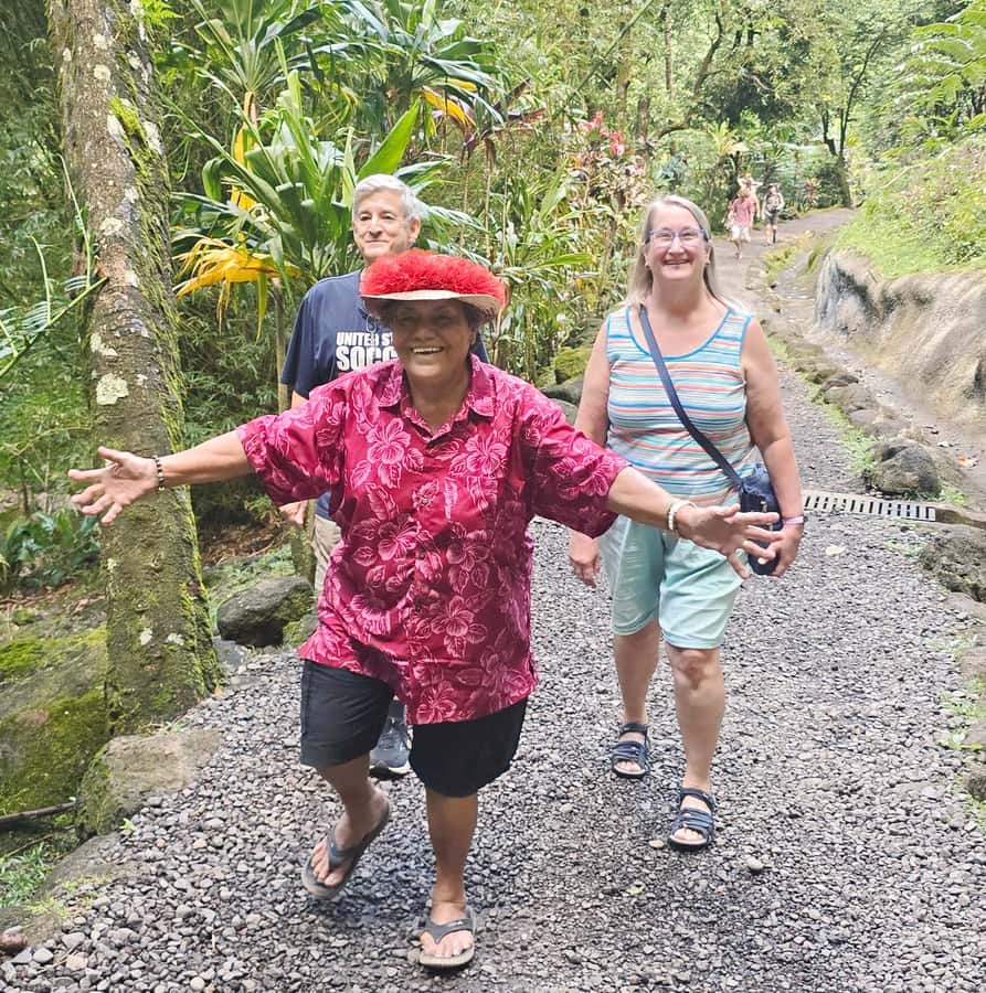 Tahiti Private Half Day Tour. Nature, history and culture - Mara’a Grotto: a cool break from the road