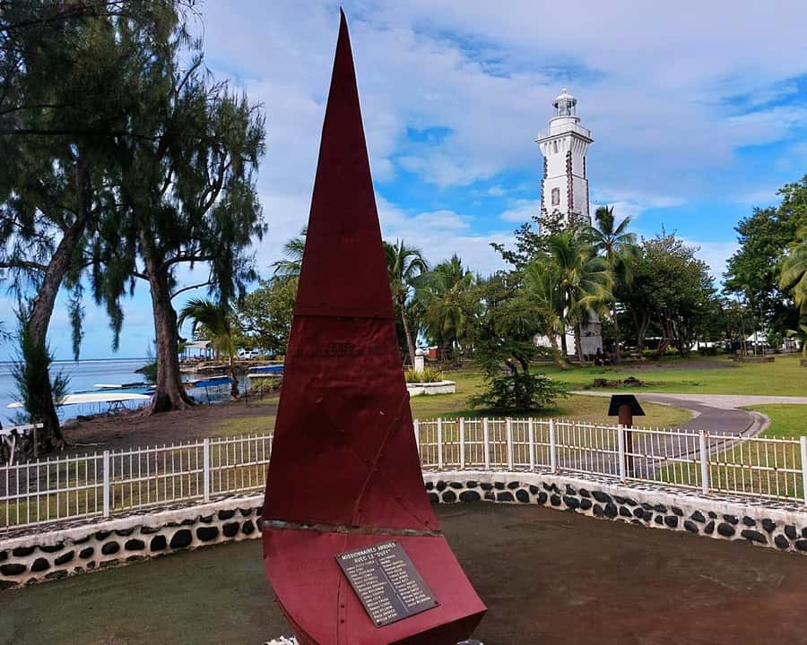 Tahiti Private Half Day Tour. Nature, history and culture - Vaipahi Water Gardens: an easy, shaded stroll