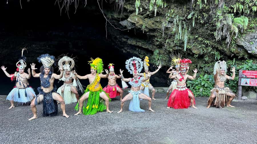 Tahiti : Tour de l’île Côte Est et Côte Ouest (Full Day) - Maraa Caves bring you under the island’s surface