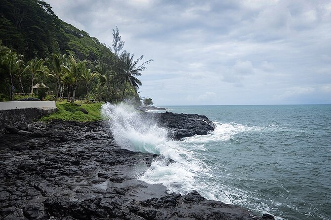 Tahiti: Tour of the East or West Coast (Half Day) - Arahoho Blowhole: a quick display of sea power