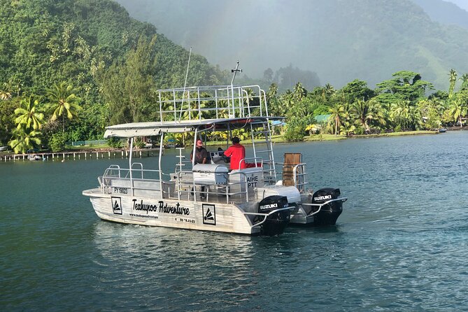 Taxi Boat to Watch the Teahupoo International Surfing Competition - The captain’s role and the small-group advantage