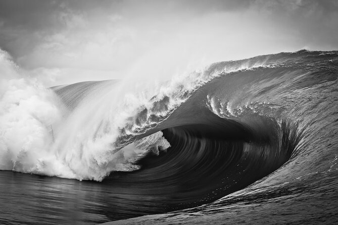 Teahupoo Wave Watching - Boarding the Aluminium Catamaran