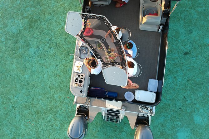 Toa Boat Bora Bora Private Lagoon Tour On Entertainer Bar Boat - What the guides add to the day