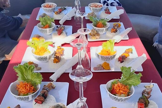 Toa Boat Bora Bora Private Lagoon tour with Lunch on Entertainer Bar Boat - Practical details that can affect your day