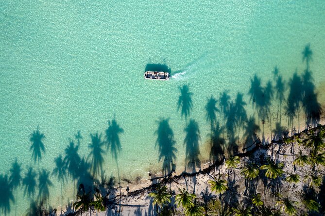Toa Boat Bora Bora Private Lagoon tour with Lunch On Majestic Pontoon Boat - Lunch on the majestic pontoon boat