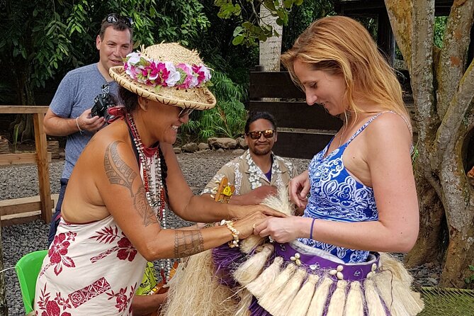 Tour Tahiti in Private - Taharuu Beach: black sand and local surf