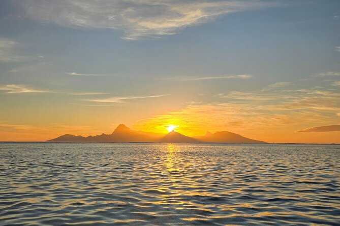 Unforgettable sunset against Moorea - Setting Out from Marina Taina at 5:00 pm