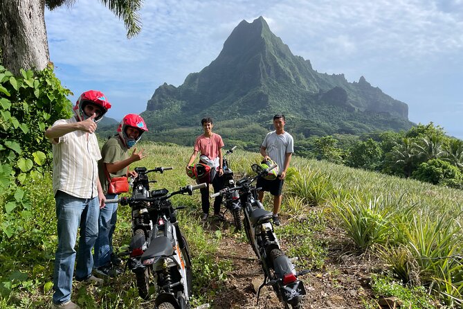 Unique excursion to Moorea on a 100% electric motorbike - Starting at Ōpūnohu Bay with a private group