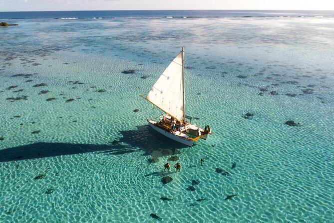 Vaapiti private sunset - A pirogue that makes the ride part of the experience