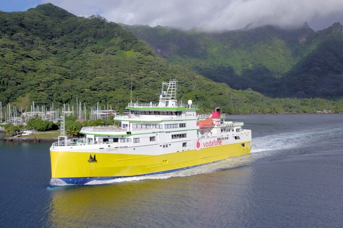 VIP Ferry crossing from Tahiti to Moorea - A short visit to the bridge