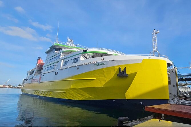 VIP Ferry crossing from Tahiti to Moorea - Arrival at Vaiare on Moorea