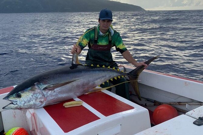 Wholesale Fishing in Poti Marara at Tahiti Teahupoo Peninsula - Shimano rods, reels, and fishing methods